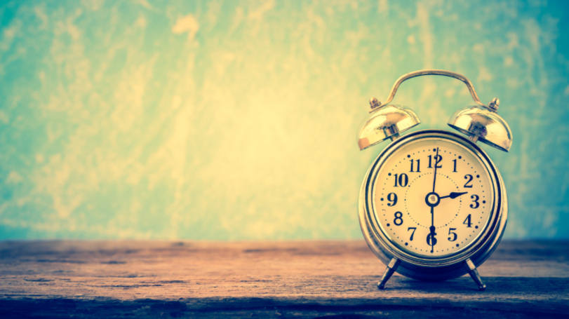 Relógio: às 02h30 da madrugada, hora local, os relógios foram adiantados meia hora