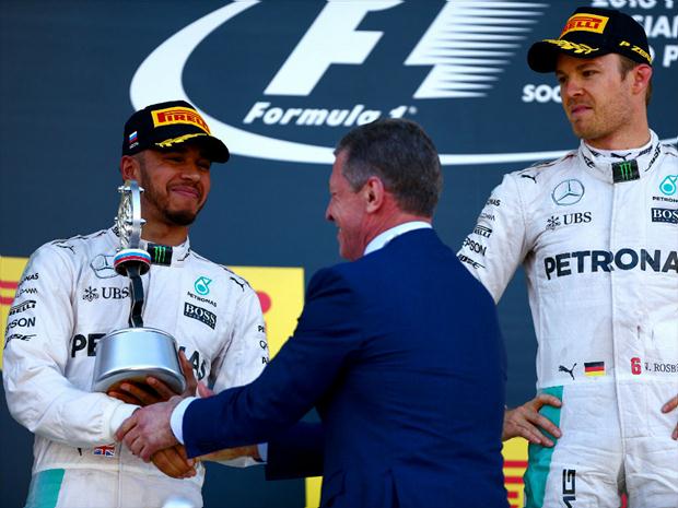 Hamilton ainda não conseguiu vencer uma corrida em 2016 