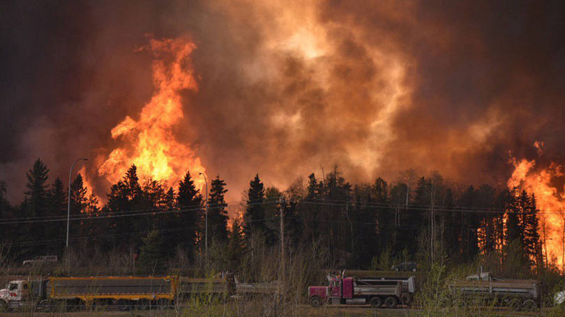 Incêndio: escassez de combustível e o tráfego pesado atrapalharam a partida dos moradores de Fort McMurray