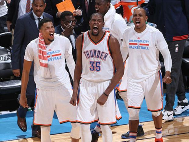 Kevin Durant liderou o Thunder no duelo contra os Spurs