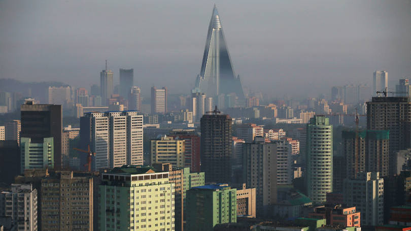 Coreia do Norte  Na Coreia do Norte, foi inaugurado o congresso do Partido dos Trabalhadores pela primeira vez em 36 anos. De acordo com informações da agência Reuters, o líder supremo do país Kim Jong-un aproveitou o evento para exaltar as conquistas de seu programa nuclear de mísseis balísticos, cujos testes tem causado desconfiança e apreensão na comunidade internacional.