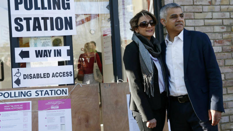 Reino Unido  Sadiq Khan, o primeiro prefeito muçulmano de Londres, é fotografado com sua esposa Saadya depois de votarem em Londres na última quinta-feira. Na sexta, o advogado de origem paquistanesa e que concorria ao pleito pelo Partido dos Trabalhadores, se sagrou vencedor depois de bater o conservador Zac Goldsmith. 