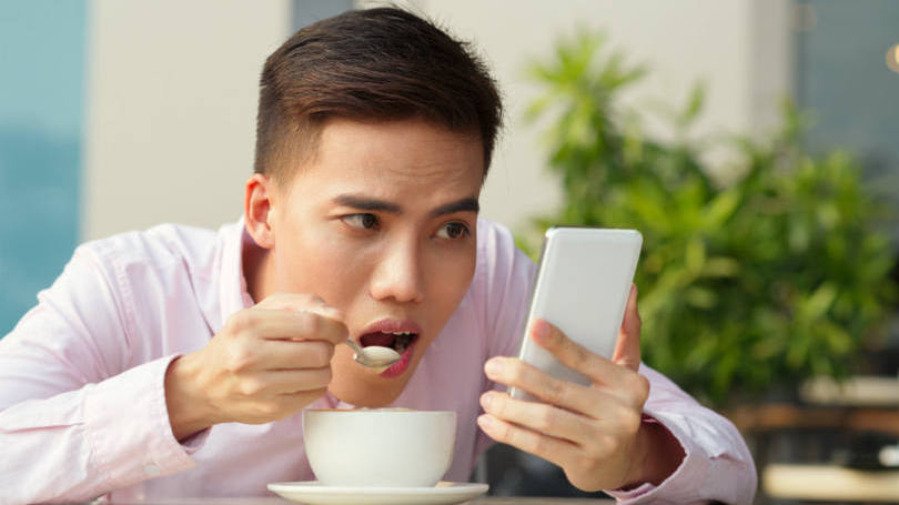 Vício em celular: maioria dos pais concordou, e 59% dos que têm filhos de idades entre 12 e 18 anos dizem que eles não ficam sem seus celulares