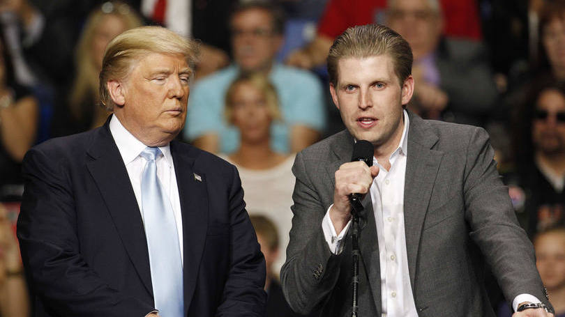 Donald Trump e seu filho: o envelope continha uma carta com ameaças aos filhos de Trump caso ele não se retire da corrida presidencial