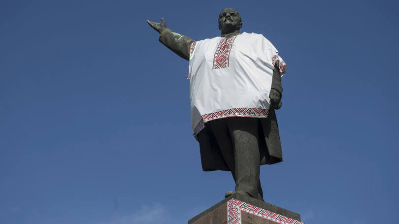 Estátua de Lenin na Ucrânia: quase mil estátuas de Lenin foram removidas desde que os manifestantes antigoverno derrubaram um monumento dele em Kiev