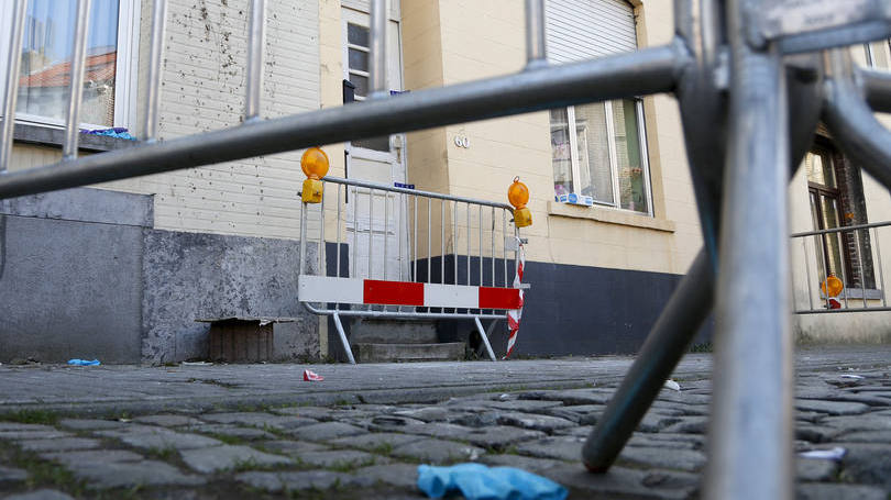 Terrorismo: segundo televisão, é "muito provável" que Abdeslam seja uma das duas pessoas que fugiram após o tiroteio de terça-feira