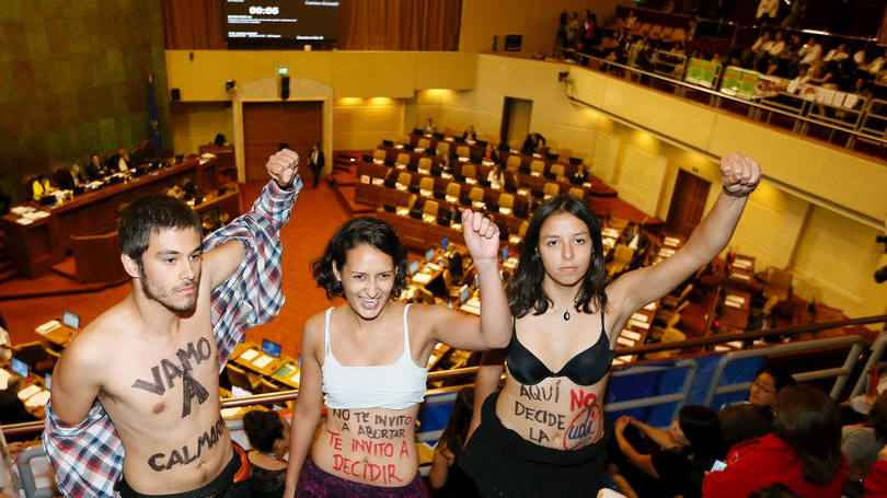 Aborto: o projeto, instaurado pelo governo da presidente socialista Michelle Bachelet, foi aprovado quase por todos