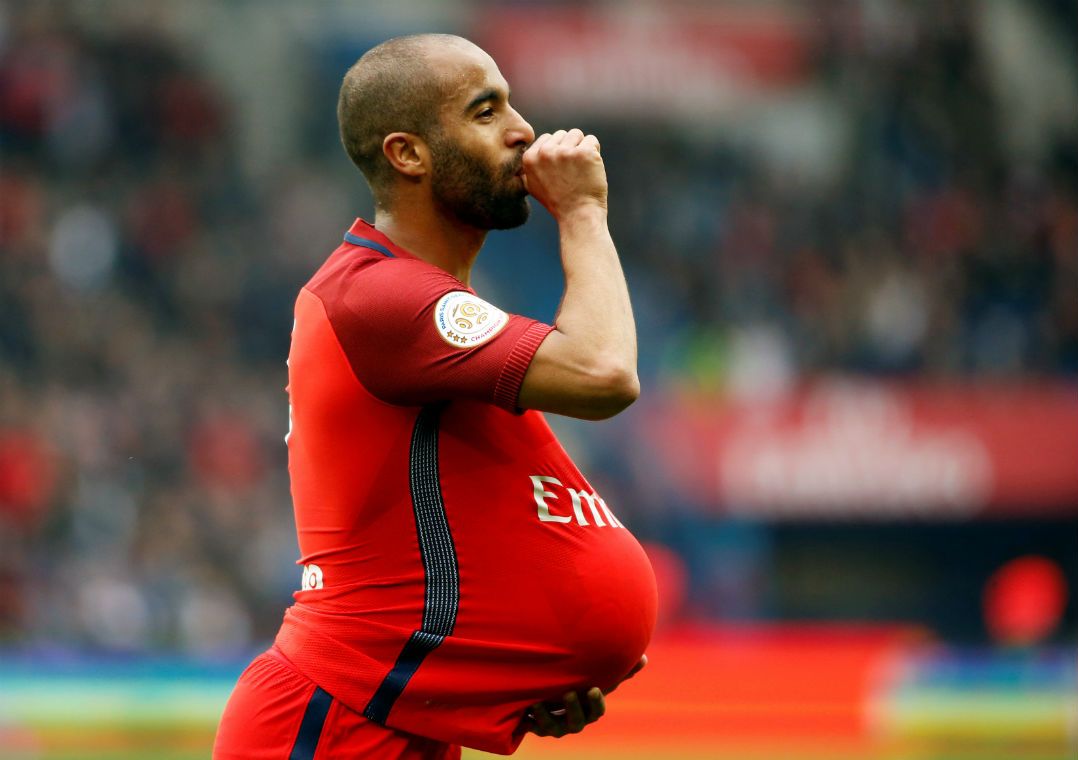 Brasileiros fazem na goleada por 5 a 0 sobre o Bastia, que contou com gol com goleiro pedindo atendimento