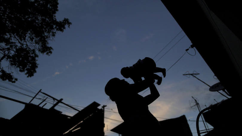 Zika: o zika se propaga principalmente através da picada de mosquitos infectados, mas também pode ser transmitido sexualmente e da mãe para o feto durante a gestação