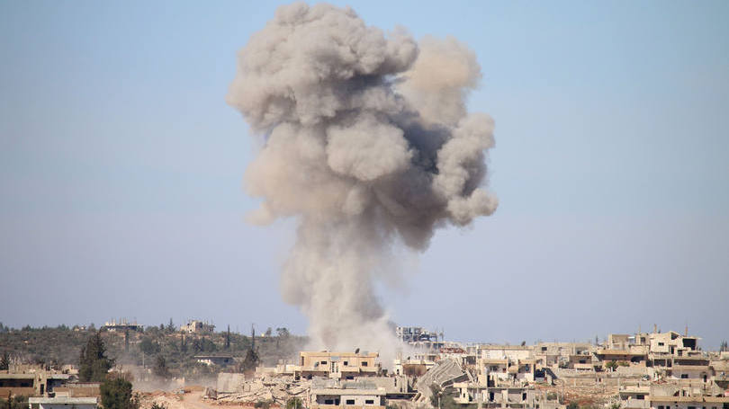 Fumaça em Raqqa: os bombardeios ocorrem na mesma zona onde as Forças da Síria Democrática (FSD) iniciou uma ofensiva