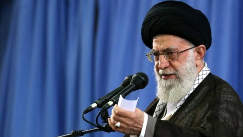 Ali Khamenei: "os Estados Unidos, a Grã-Bretanha maléfica e o regime sionista sinistro e cancerígeno são os principais inimigos", afirmou o aiatolá Khamenei