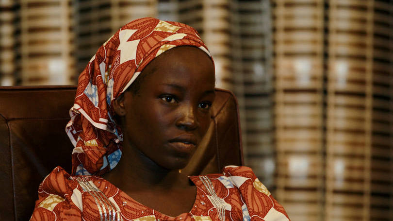 Nigéria Amina Ali darsha Nkeki é uma das quase 300 meninas que foram sequestradas pelo grupo extremista Boko Haram na escola de Chibok em 2014. Nesta semana, ela foi encontrada recolhendo lenha em uma floresta em Sambisa, região dominada pelo grupo. Ela estava com sua filha de quatro meses e acompanhada de um homem que diz ser seu marido. Suspeita-se que ele seja um membro do grupo extremista.