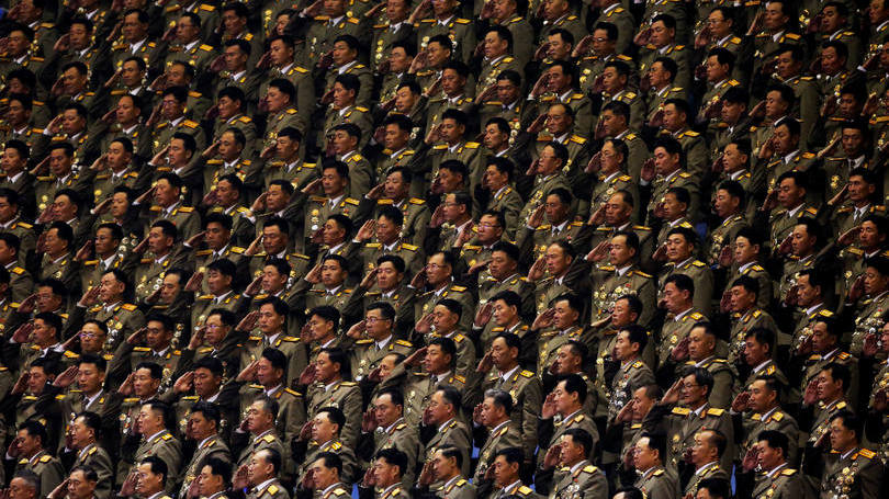 Coreia do Norte  Nesta semana, foi encerrado o primeiro congresso em 36 anos do único partido norte-coreano. Considerado um dos países mais reclusos e pobres do mundo, a Coreia do Norte não poupou esforços na montagem de uma cerimônia cheia de ostentações.  O país é hoje alvo de sanções por parte da ONU e potências mundiais por conta do seu programa nuclear e vem frequentemente realizando testes com misseis balísticos.