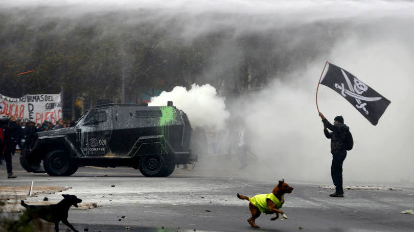 Chile

No Chile, estudantes que protestam por melhorias na educação entraram em confronto com a polícia. 