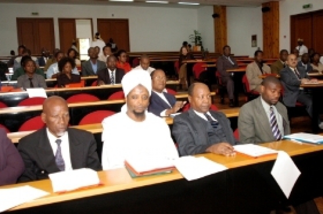 ALGUNS PARTIDOS DA OPOSIÇÃO EXTRAPARLAMENTAR DISTANCIAM-SE DA MANIFESTAÇÃO DOS DIAS 21 E 22 DESTE MÊS