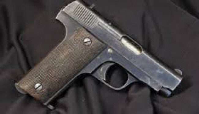 Para lograrem os seus intentos, os malfeitores, em número de três