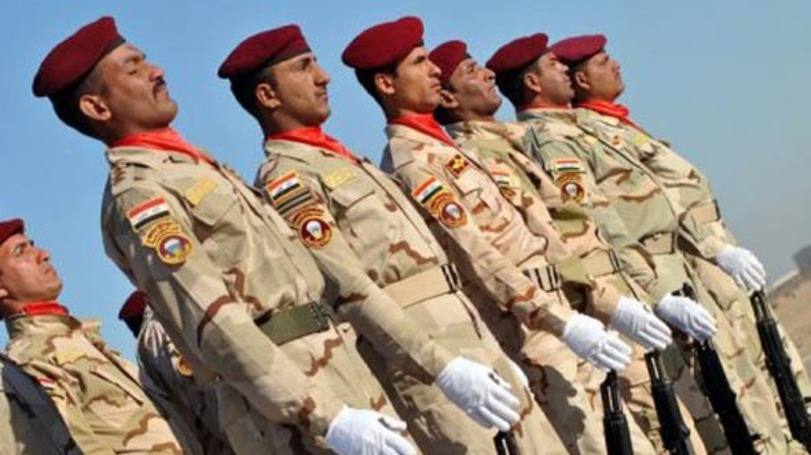 Soldados iraquianos em Faluja: governo orientou moradores a deixar a cidade antes de ofensiva militar contra o EI.