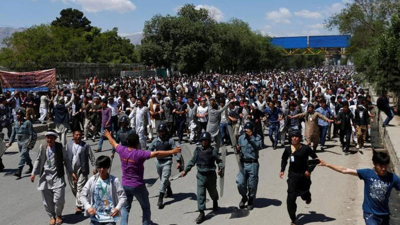 Protesto no Afeganistão por linha de transmissão: Cabul afirma que o plano atual garante que as duas províncias, Bamyan e Wardak, terão amplo acesso à eletricidade