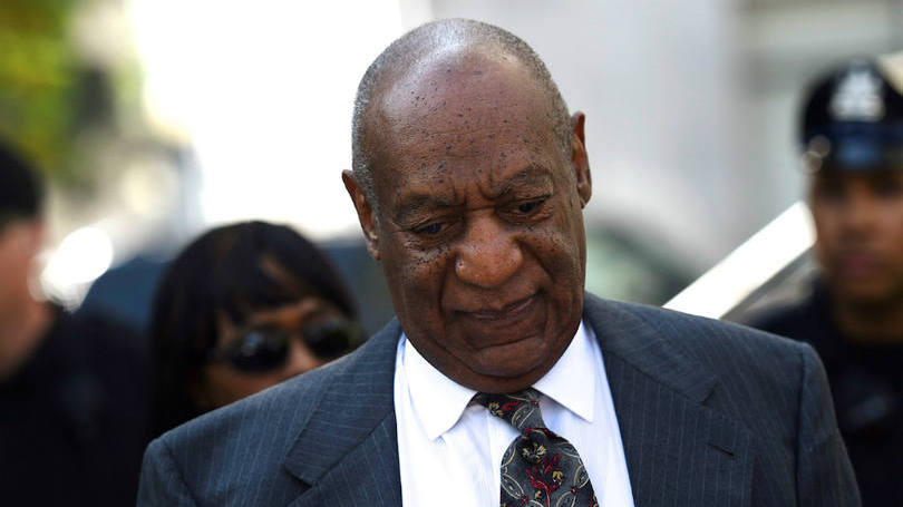 Estados Unidos  O ator Bill Cosby é fotografado ao chegar em um tribunal. Nesta semana, uma juíza decidiu leva-lo a julgamento por acreditar que há elementos suficientes que sustentam as denúncias de violência sexual contra ele. 