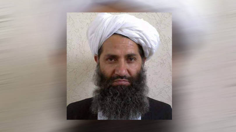 Paquistão  O novo líder do movimento extremista Talibã mulá Haibatullah Akhundzada é visto nessa imagem registrada em um local desconhecido e que foi divulgada pela Reuters nessa semana. Akhundzada foi escolhido depois da morte de Akhtar Mansour em um ataque realizado por um drone dos Estados Unidos. Acredita-se que a reunião do conselho do grupo tenha acontecido no Paquistão, o principal país de atuação.