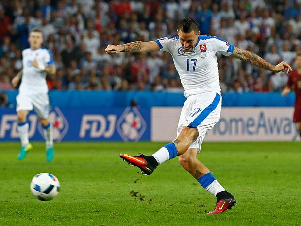 Eslováquia venceu a Rússia por 2 a 1 e está a uma vitória da classificação