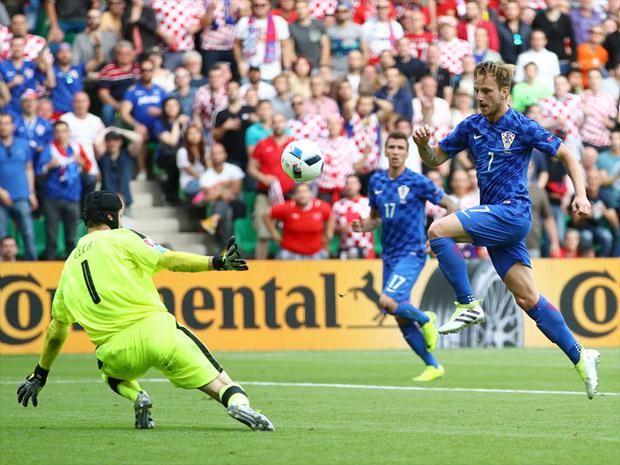 Meia do Barcelona Rakitic foi um dos principais nomes do empate em 2 a 2 entre Croácia e República Tcheca