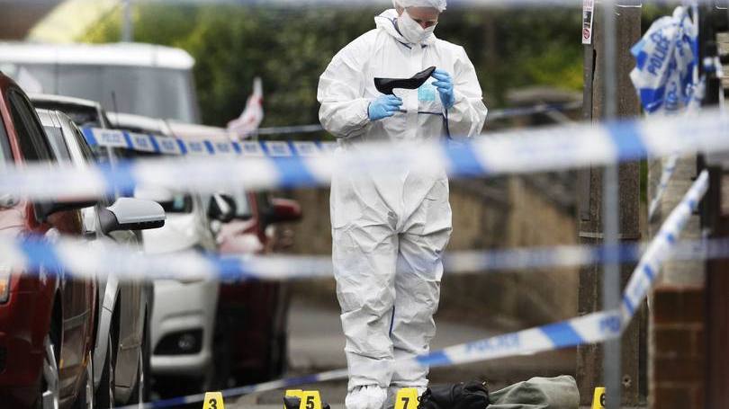 Foto mostra Lane Graves, o menino de dois anos de idade que foi arrastado para dentro de um lago do complexo hoteleiro da Disney, em Orlando, por um jacaré. Após horas de buscas, autoridades localizaram o corpo da criança embaixo d’água. Acredita-se que a causa da morte tenha sido afogamento.  A família era do estado do Nebraska e estava passando férias na região quando a tragédia aconteceu. Ele brincava na beira da água no momento do ataque e seus pais lutaram em vão contra o animal para evitar a tragédia. 