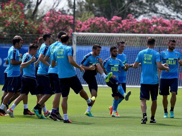 Jogadores italianos trabalharam nesta quarta em Montpellier, visando a partida contra a Alemanha no próximo sábado