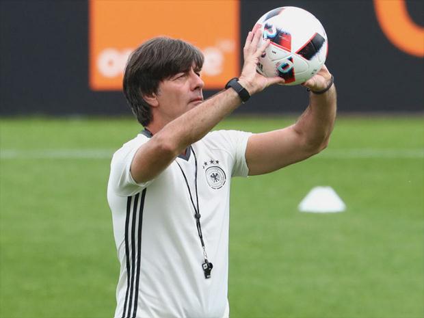 Além de falar sobre o provável time para o duelo, Löw aproveitou para exaltar as qualidades do rival