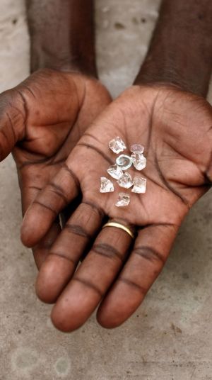 De acordo com a mesma informação, o aumento da produção (2,28% em volume) aconteceu num período em que a produção na mina de Catoca na província da Lunda Sul 