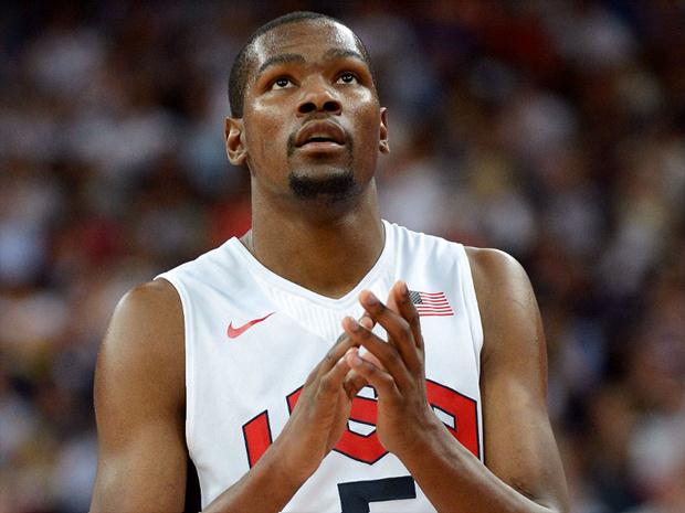 Kevin Durant foi vaiado pela torcida de Los Angeles na vitória dos EUA sobre a China, por 106 a 57