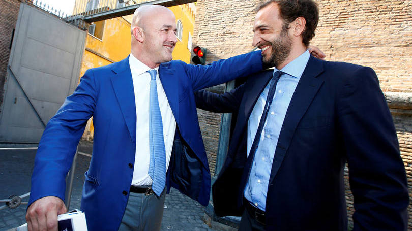 Vaticano  A Justiça do Vaticano condenou o bispo espanhol da Opus Dei Lucio Vallejo Balda a 18 meses de prisão por divulgar documentos confidenciais da Santa Sé, e absolveu os jornalistas italianos Gianluigi Nuzzi e Emiliano Fittipaldi, no caso conhecido como Vatileaks2.