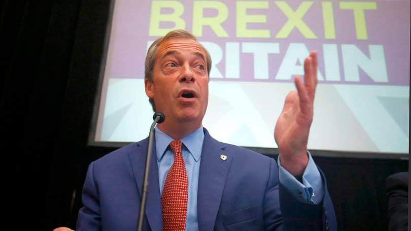Reino Unido  Nigel Farage, o político mais entusiasta do 'Brexit' e um dos principais apoiadores do referendo britânico, anunciou a sua saída do posto de líder do Partido Independente do Reino Unido (UKIP, na sigla em inglês). Em seu discurso de renúncia, Farage disse que não se considera um político de carreira e que seu "objetivo na política era tirar o Reino Unido da União Europeia".
