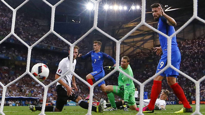 Alemanha  Uma dirigente do partido de direita populista AfD (Alternativa para a Alemanha) provocou polêmica ao publicar uma mensagem no Twitter na qual sugeria que a Alemanha poderia ter vencido a França com menos jogadores não brancos, nas seminfinais da Eurocopa