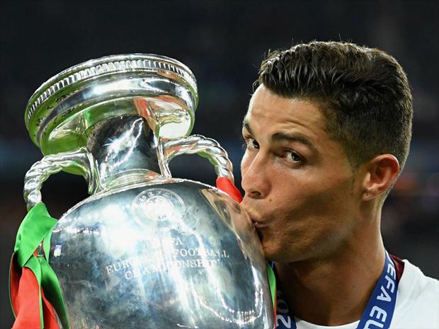 Cristiano Ronaldo celebra título inédito da Eurocopa