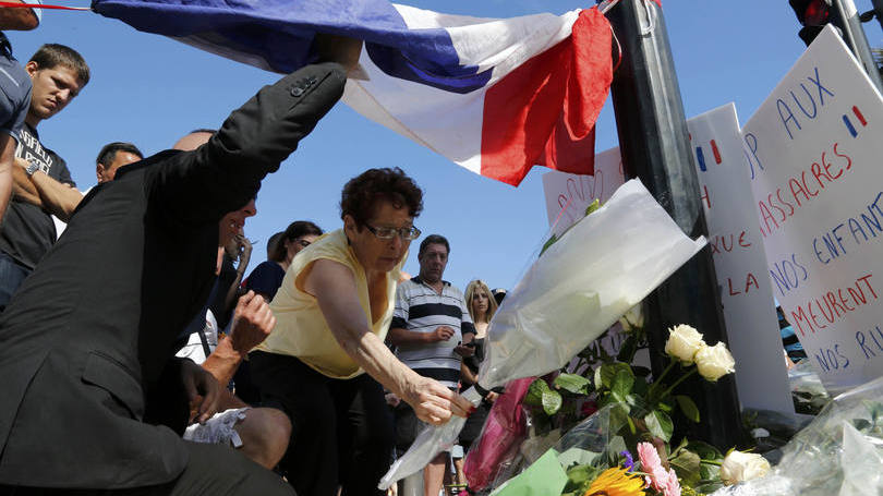Homenagem à vítimas do ataque em Nice: "mais do que nunca, nosso desafio é continuar unidos e não ceder em nada", disse a ministra de Cultura francesa