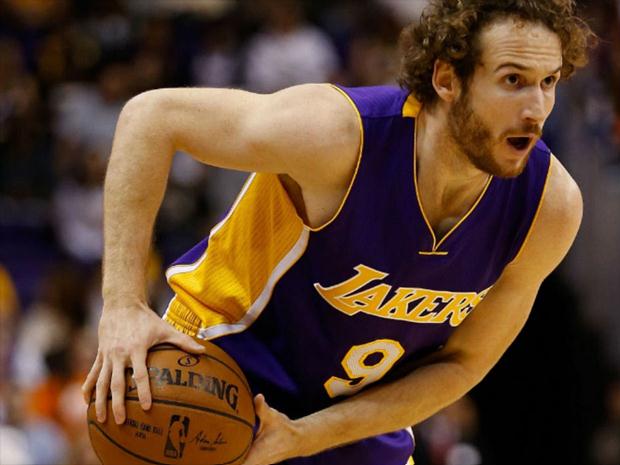 Marcelinho Huertas seguirá no Los Angeles Lakers