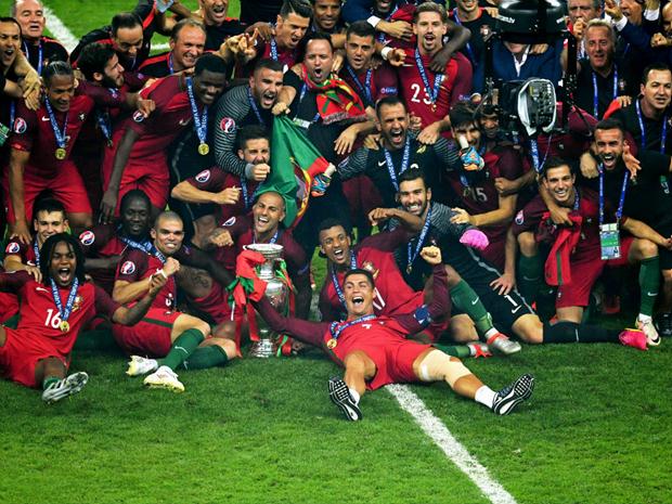 Portugal comemorou o seu primeiro título de Eurocopa