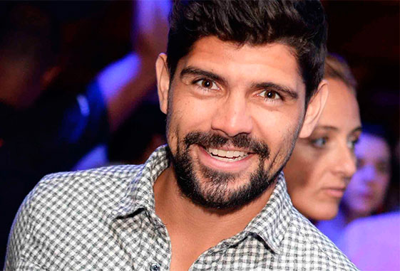 Tancinha acusa Apolo de ter usado o beijo que Beto lhe deu como desculpa para terminar o namoro