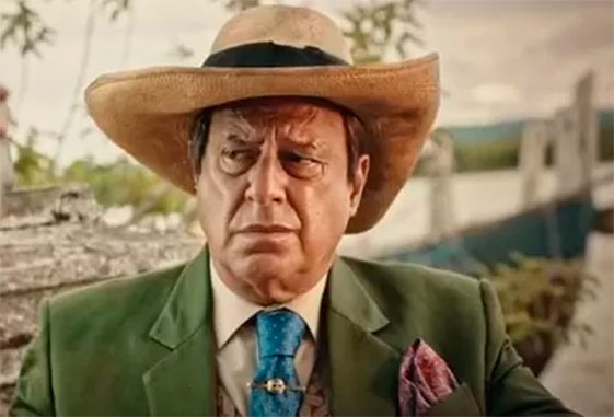 Piedade tem um mau pressentimento com Santo. Santo é levado pela correnteza do rio. Martim comenta com o delegado Germano sobre a presença do homem que ameaçou Santo