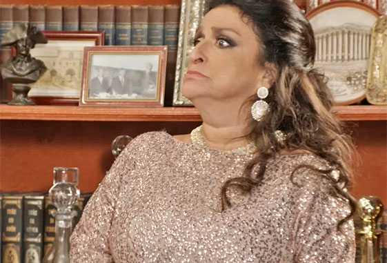 Teodora aparece para aterrorizar a todos da mansão. Adônis fica sensibilizado com a atitude de Shirlei e começa a vê-la com outros olhos