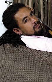 Uma boa parte dos cantores angolanos continuam a fazer playback nos seus concertos e o mesmo ocorreu na gala dos AMA, com excepção das Afrikanas. 