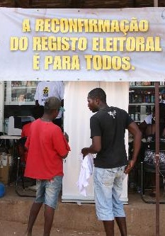 obre os cidadãos que já estão registados e que têm o cartão de eleitor, o governante disse que devem apresentar-se para a prova da residência