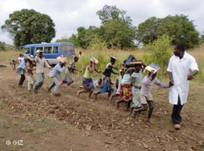 MANICA: 24 ESCOLAS PARALISADAS DEVIDO À TENSÃO POLÍTICO–MILITAR PODERÃO REABRIR PRÓXIMO TRIMESTRE