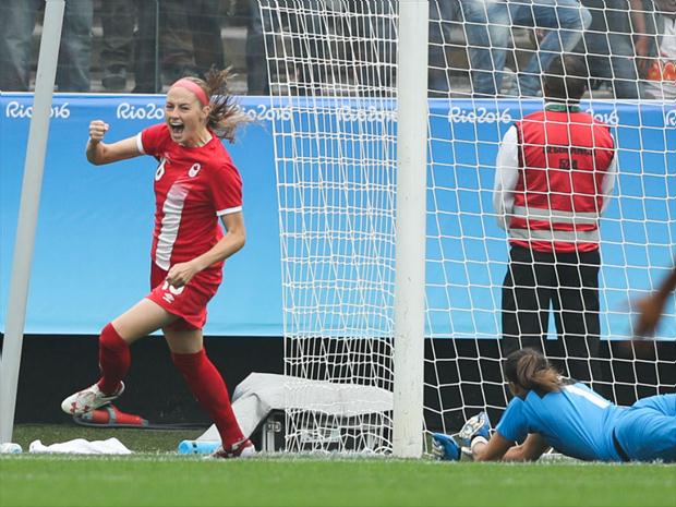 Beckie comemora após marcar seu gol, o mais rápido da história da Olimpíada