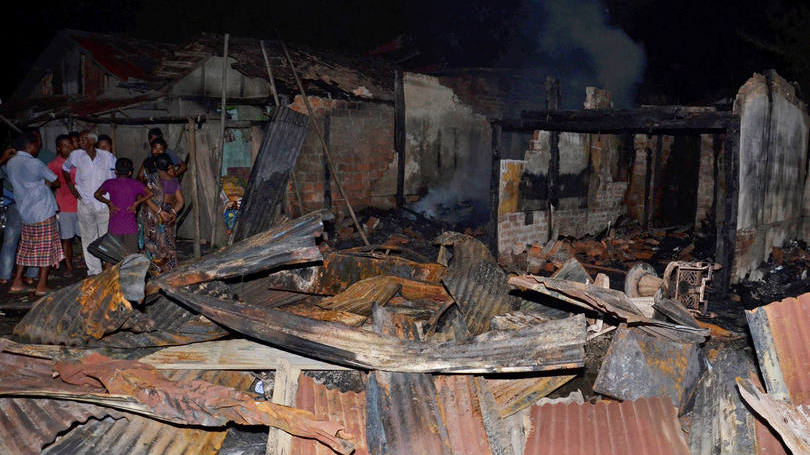 Incêndio: os atiradores também lançaram uma granada que provocou um incêndio em um edifício do mercado de Balajan