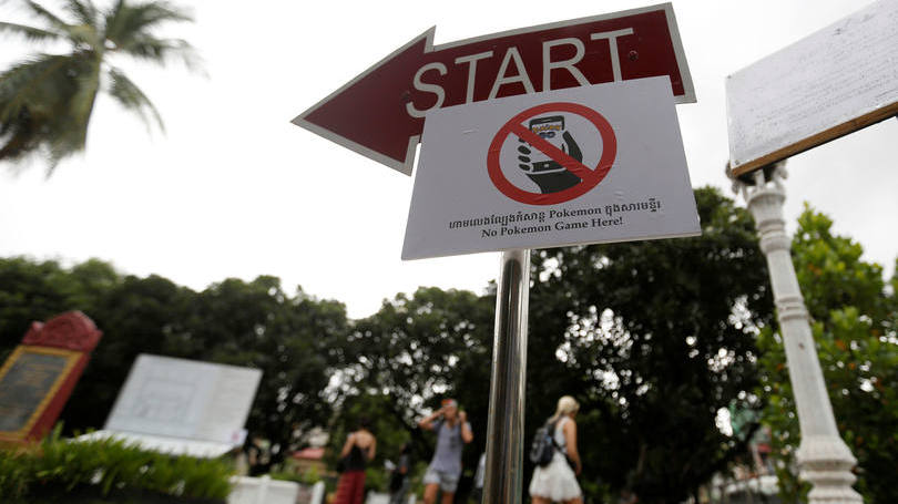Placa no Museu Tuol Sleng: o diretor do museu disse que foram tomadas medidas para impedir este tipo de atividades "neste lugar de tristeza"