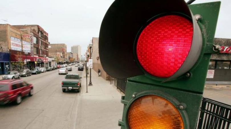 Semáforo: a tecnologia permite que semáforos troquem informações de segurança e outros dados operacionais para veículos pela nuvem