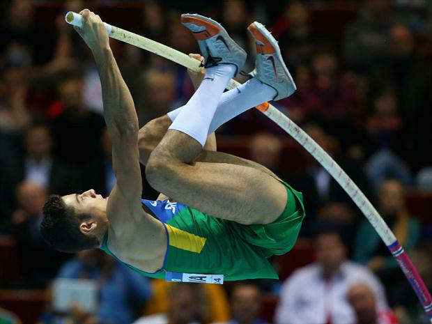 Atleta brasileiro Thiago Braz se classificou para a final do salto com vara nos Jogos Olímpicos do Rio