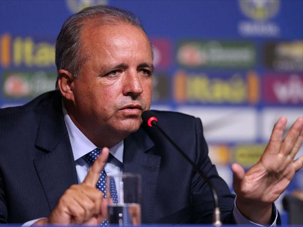 Vadão elogia papel coletivo de Marta, que deve ser fundamental para o duelo contra a Suécia